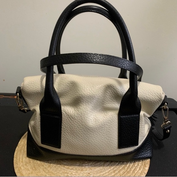 Kate Spade Leather Two-Tone Ivory and Black Fold over satchel ♠️ - Picture 2 of 5